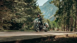 Eine Fahraufnahme der Harley Davidson Sport Glide