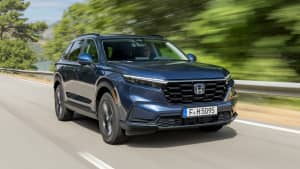 Frontansicht eines fahrenden Honda CR-V