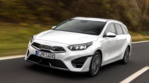 Frontansicht eines fahrenden Kia Ceed Sportswagon