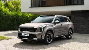 Front und Seitenansicht eines Kia Sorento nach Facelift
