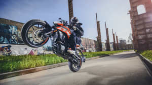 KTM 125 Duke Action