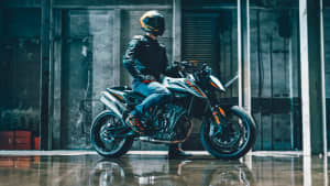 Die KTM Duke 790 stehend