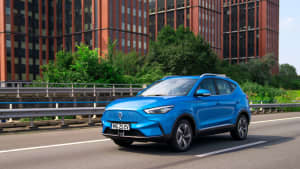 Fahraufnahme des MG ZS EV