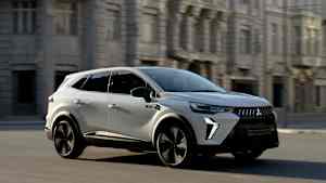Der neue Mitsubishi Grandis von der Seite fahrend in einer Stadt fotografiert