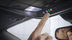 das OnStar System im Opel  im close up