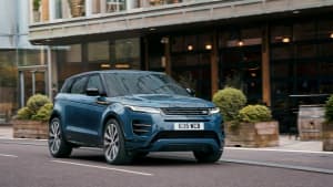 Der neue petrolfarbene Range Rover Evoque in der Stadt