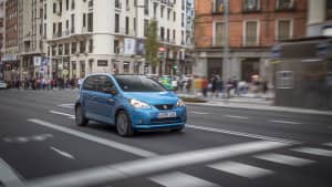 Seat Mii electric fahrend in der Stadt