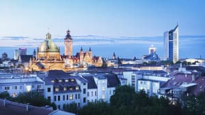 Die Skyline von Leipzig in Abendstimmung