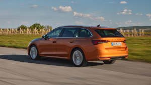 Heck und Seitenansicht eines Skoda Octavia nach Facelift