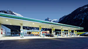 Tankstelle mit Beleuchtung von Philips
