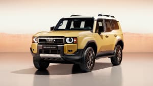 Frontansicht eines stehenden Toyota Land Cruiser