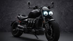 Seitliche Aufnahme der Triumph Rocket 3R