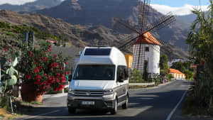 VW Gran California fährt über Gran Canaria