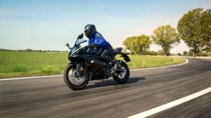 Aufnahme der fahrenden r125 von Yamaha