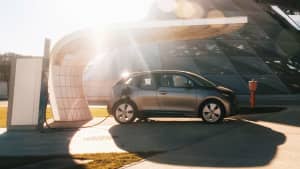 Elektroauto an der Ladesäule