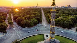 Luftaufnahme des Friedensengel in Berlin