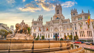 Plaza de Cibeles und Springbrunnen in Madrid