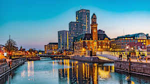 Stadtansicht von Malmö in der Abenddämmerung