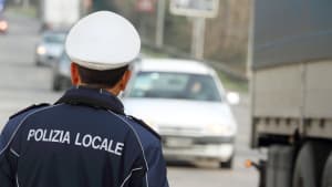 Italienische Polizei bei einer Straßenkontrolle