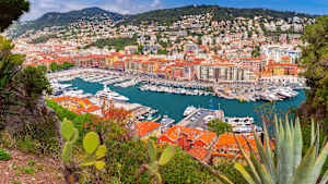 Blick auf Nizza von einer Anhöhe aus