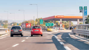 Tankstelle an einer Autobahn in Italien