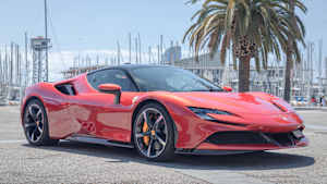 Ein Ferrari SF 90 Stradale