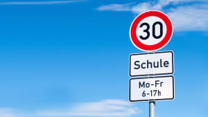 Tempolimit vor einer Schule