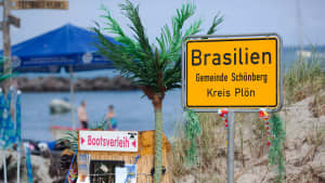 Ortsschild von Brasilien im Kreis Plön