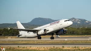 Ein Eurowingsflugzeug am Flughafen von Mallorca