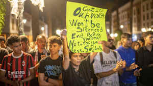 Junge Menschen versammeln sich zu einer Demonstration in Rabat, um Reformen im Bildungs- und Gesundheitswesen zu fordern und gegen Korruption zu protestieren.