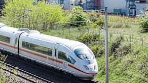 Ein ICE nach Berlin auf der Strecke zwischen München Berlin