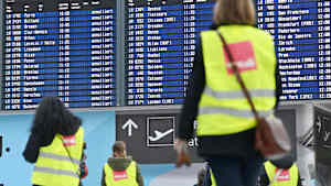 Beschreibung Ver.di bestreikt erneut die Lufthansa! Am Donnerstag und Freitag ruft die Gewerkschaft das Bodenpersonal dazu auf, die Arbeit nierderzulegen.