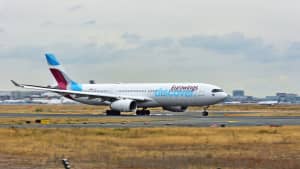 Eine Maschine der Fluggesellschaft Eurowings Dicover