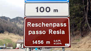 Reschenpass Schild