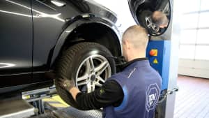 Reifendruck-Kontrolle bei der TÜV Hauptuntersuchung