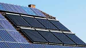 Solarzellen auf einem Hausdach