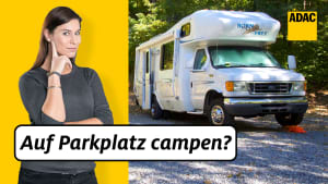 ADAC Juristin Ellen Stamer klärt darüber auf, ob man auf einem Parkplatz campen darf