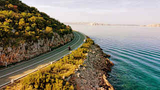 Panoramaaufnahme der Küstenstraße in Kroatien.