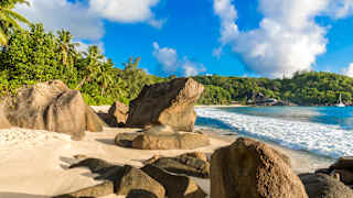 Der Traumstrand Anse Takamake bei Mehe auf den Seychellen