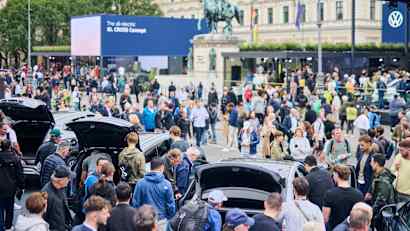 Auf dem Open Space in der Münchener Innenstadt können Mobilitätsfans neue Fahrzeuge und Konzepte hautnah erleben.