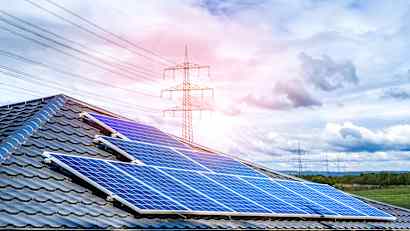 Solaranlage auf dem Dach eines Hauses