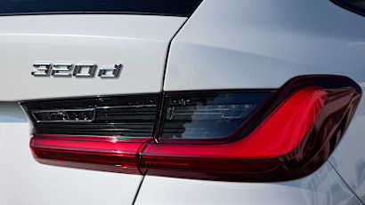 320d Schriftzug und Rücklicht eines 3er BMW