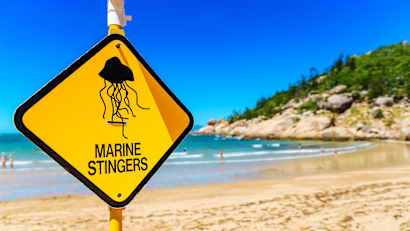 Warnschild an einem Strand in Australien