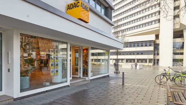 ADAC Offenbach Eingang und Schaufenster