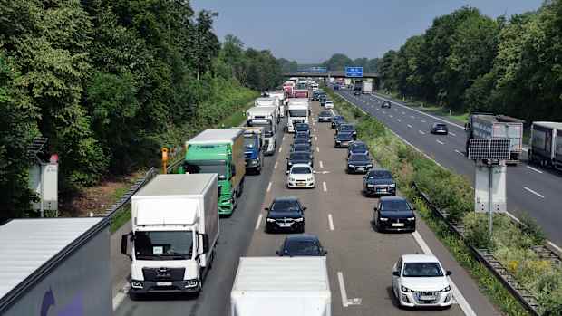Stau NRW Autobahn Sommer