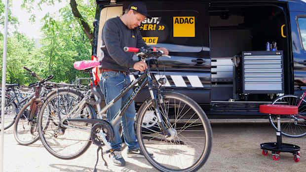 Der ADAC Nordrhein gibt Tipps bei einer Fahrradpanne