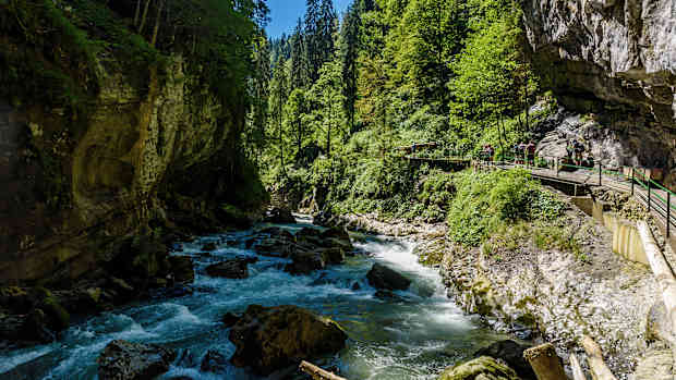 Die Breitachklamm bei blauem Himmel