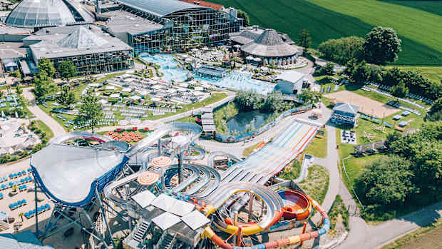 THERME ERDING Luftaufnahme Sommerrutschen