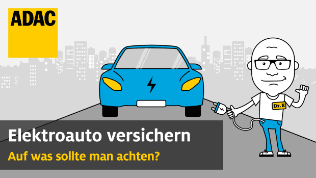 Eine Zeichnung von einem E-Auto und einem Mann mit einem Stecker, darunter steht "Elektroauto versichern- Auf was sollte man achten?", denn es gibt einiges zu beachten bei der KFZ-Versicherung eines Elektroautos