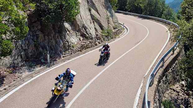 Motorräder auf der SS125 auf Sardinien
